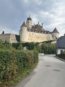 2026-08-06_foto_schonbuhel-an-der-donau_irisches-hochkreuz_002
